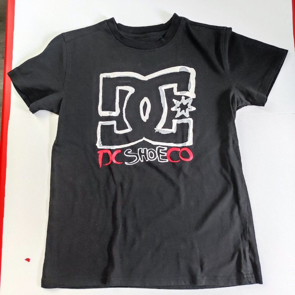 DC Shoe T-shirt boys size XL (14-16) black with graphic design